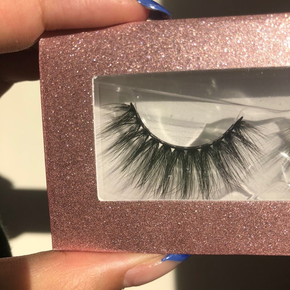 false eyelashes (jade) - Picture 2 of 2